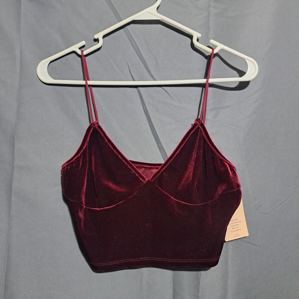 Shein Bae Womens Velvet Crop‎ Top Burgundy V-Neck Spaghetti Strap Medium NWT